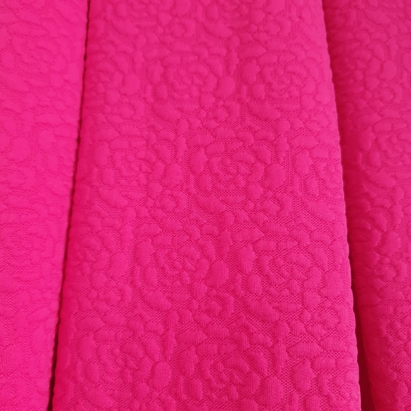 Chic Wish hot pink skirt with embossed rose pattern - size XL - Picture 2 of 5